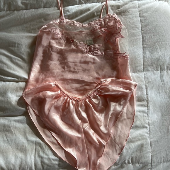Elegant Pink Satin Camisole with Floral Detail - Picture 3 of 8